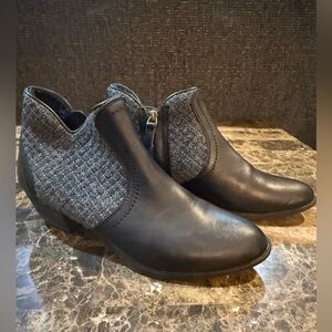Ariat. Astor Leather & Tweed Bootie. Black/Gray. Size 7.